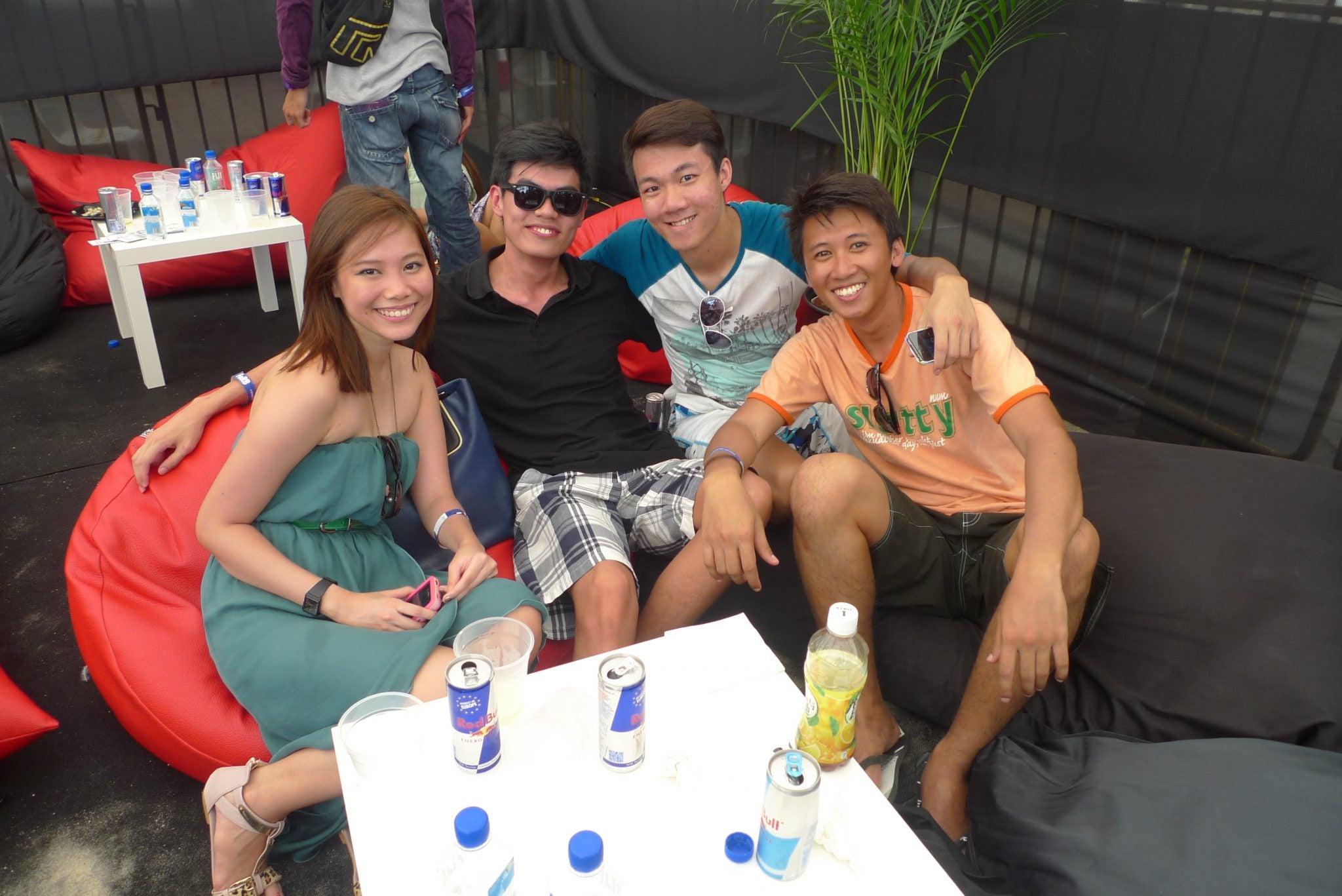 Alt image