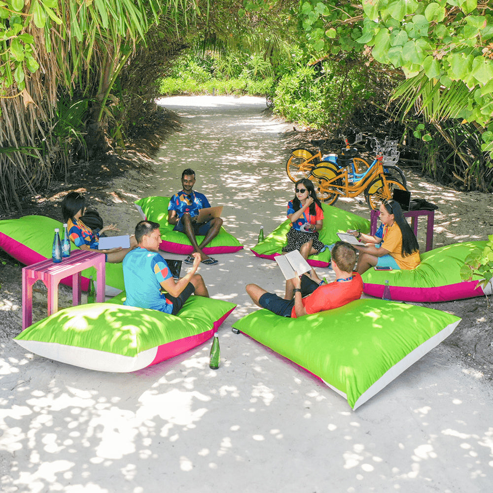 plopsta’ Alfresco (Relax) – outdoor bean bag that can float